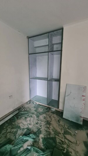 Room in 4 BHK Apartment at Amrapali Ivory Heights, Amrapali Dream Valley – for Rent