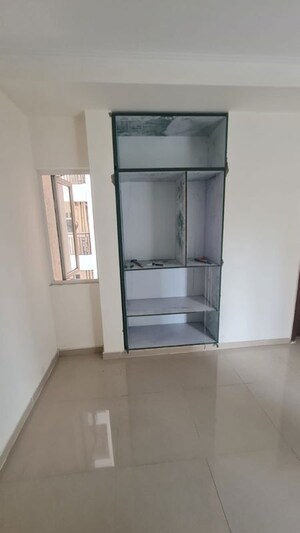 Bathroom in 4 BHK Apartment at Amrapali Ivory Heights, Amrapali Dream Valley – for Rent