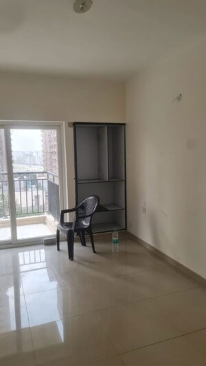 Room in 4 BHK Apartment at Amrapali Ivory Heights, Amrapali Dream Valley – for Rent