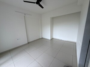 Room in 2 BHK Apartment at Anant Metropolis Insignia Towers, Kasarvadavali – for Rent