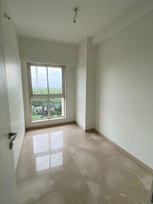 Room in 3.5 BHK Apartment at Godrej The Trees, Vikhroli East – for Rent