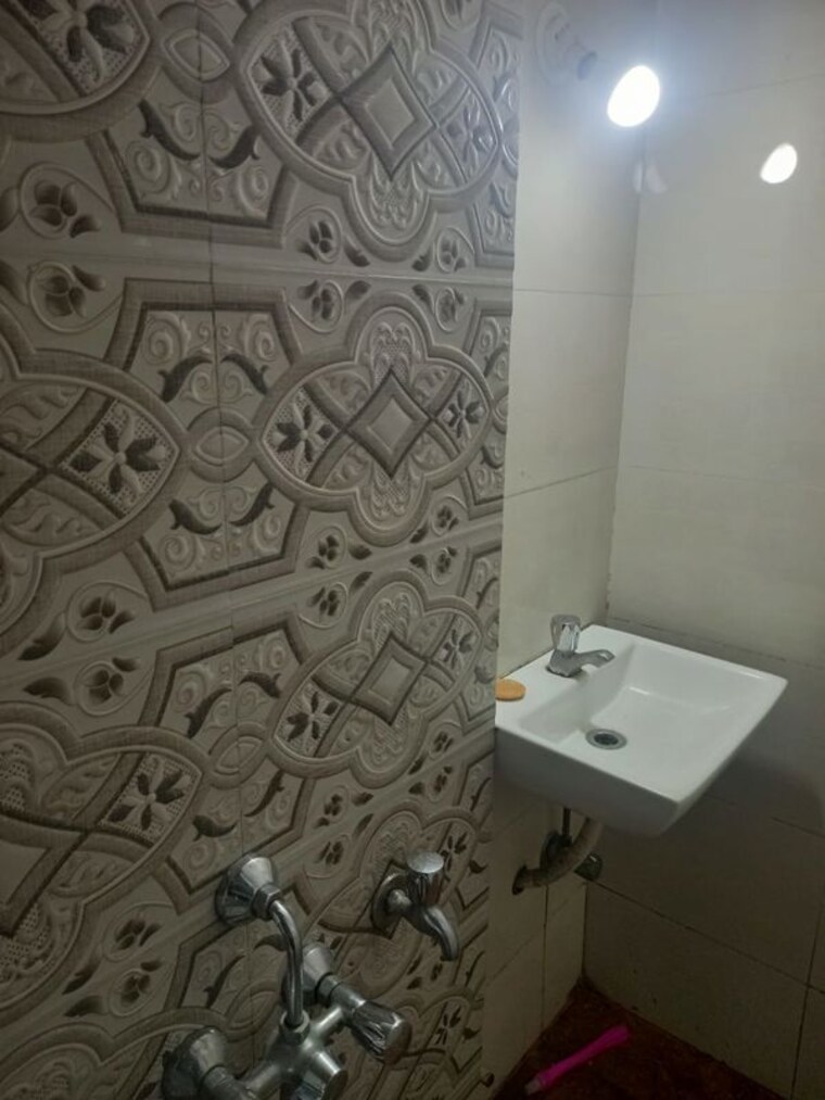 Bathroom, ratnadeep-chs-tilak-nagar 2 Bedroom 500 Sq.Ft. Apartment In Tilak Nagar Mumbai 10445320