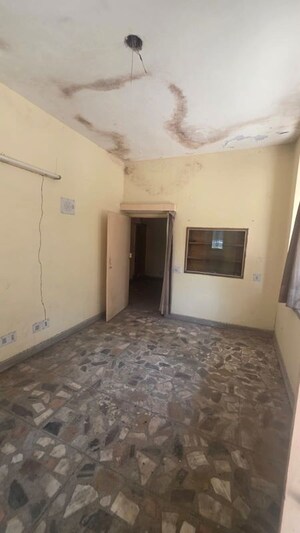 Room in 5 BHK Independent House at Sector 21 – for Sale