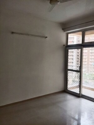 Room in 3 BHK Apartment at Mahagun My Woods, Sector 16c Greater Noida – for Rent