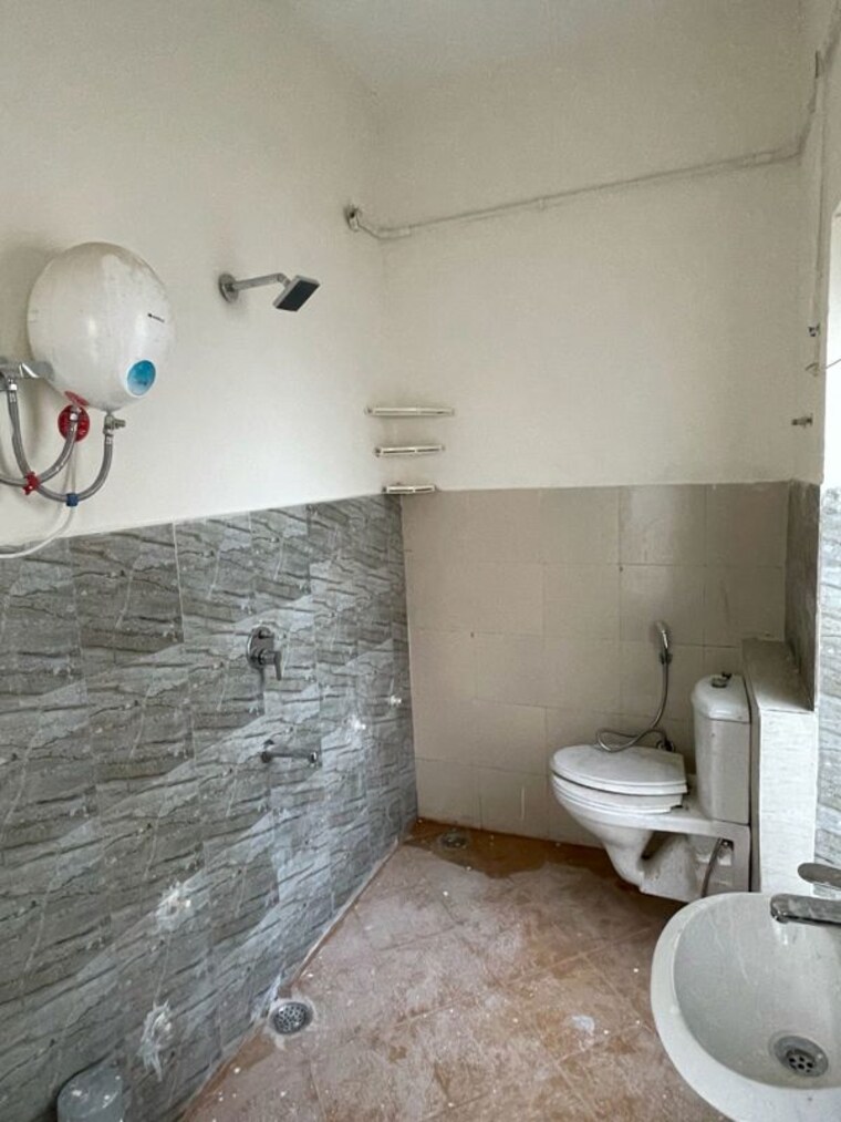 Bathroom, jaypee-kensington-park-plot 2 Bedroom 209 Sq.Ft. Independent House In Sector 133 Noida 10445329