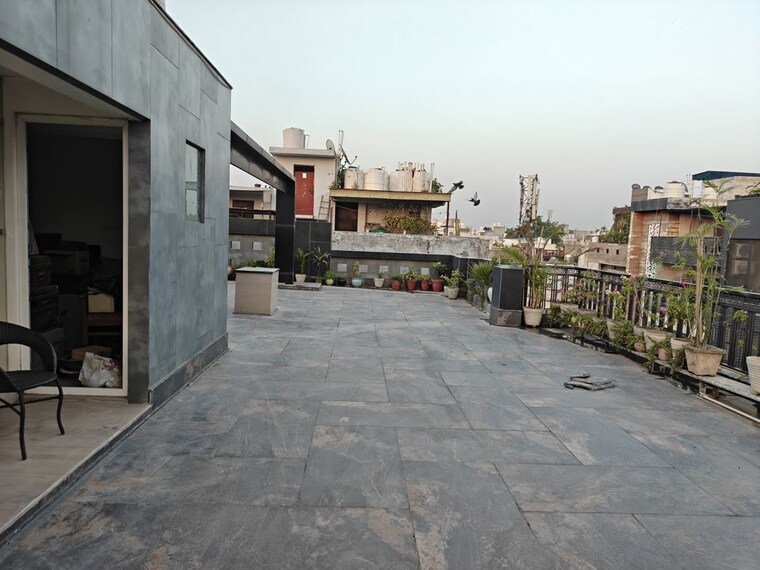 Terrace, ashok vihar 5 Bedroom 4410 Sq.Ft. Builder Floor In Ashok Vihar Delhi 10445006