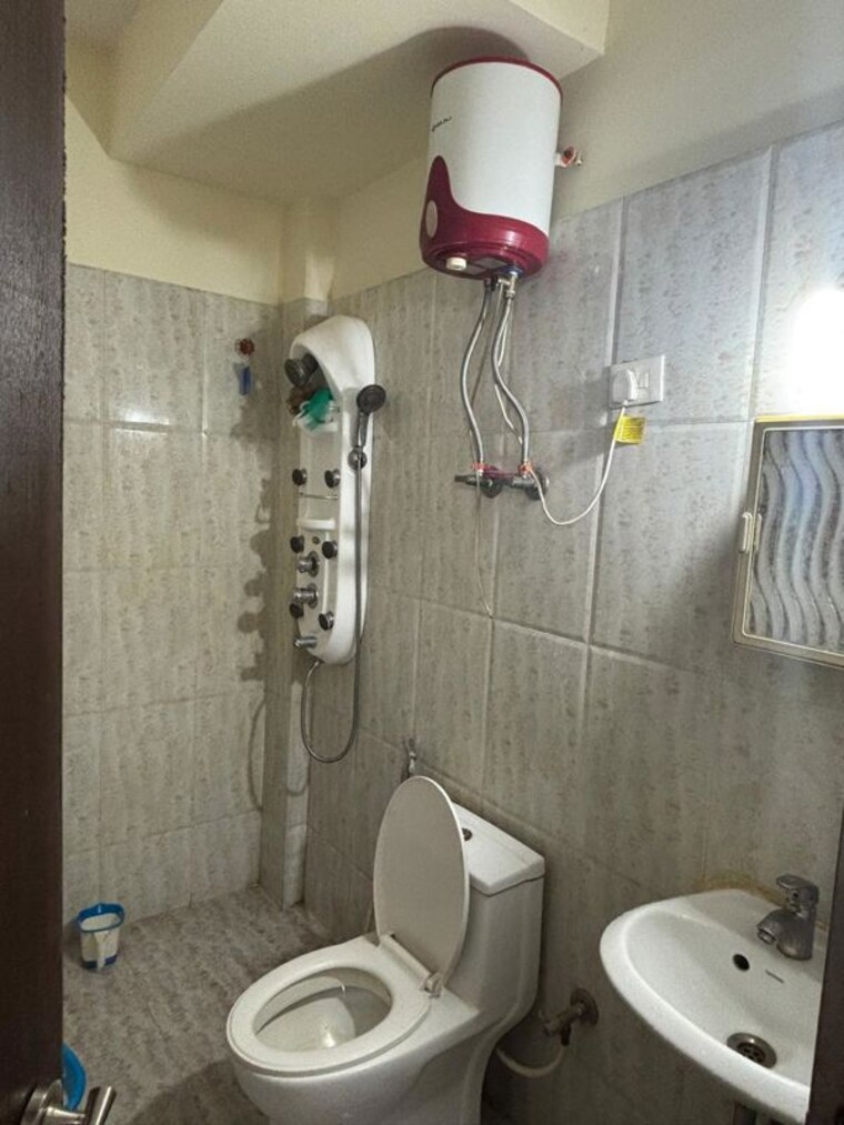 Bathroom, loharuka-green-heights 3 Bedroom 1450 Sq.Ft. Apartment In Rajarhat New Town Kolkata 10445336