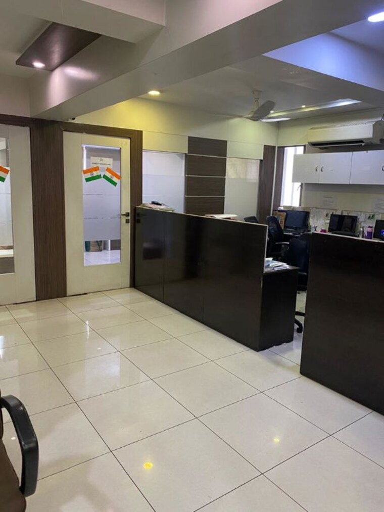 Team Area, ambawadi Commercial Office Space 2000 Sq.Ft. In Ambawadi Ahmedabad 10445387