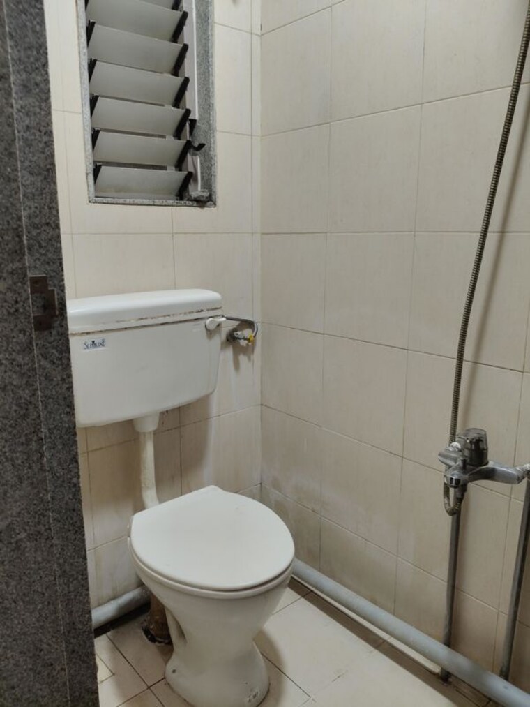 Bathroom, the-wadhwa-the-address-vista 4 Bedroom 2200 Sq.Ft. Apartment In Ghatkopar West Mumbai 10445424