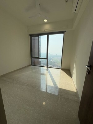 Room in 3 BHK Apartment at Piramal Mahalaxmi, Mahalaxmi – for Rent