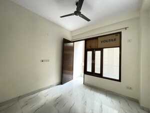Room in 1 BHK Builder Floor at Saket – for Rent