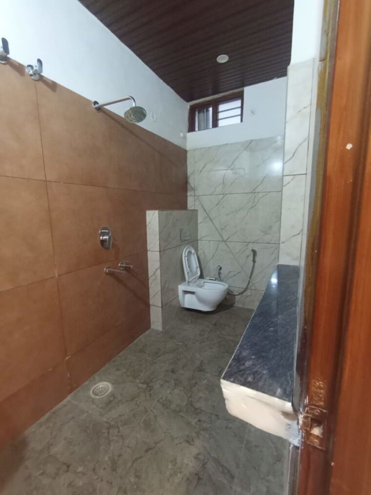 Bathroom, laxman chowk 3 Bedroom 90 Sq.Yd. Independent House In Laxman Chowk Dehradun 10445463