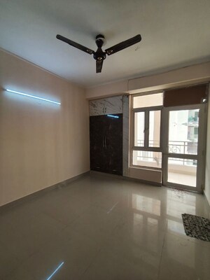 Room in 2 BHK Apartment at Supertech Eco Village II, Sector 16b Greater Noida – for Rent