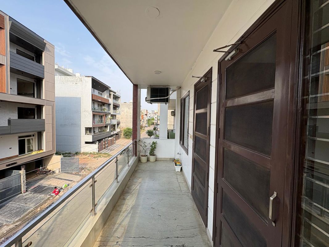 2.5 BHK + Pooja Room,Study Room,Extra Room,Basement,Store Room 1200 Sq.Ft. Builder Floor in Smart World Orchard