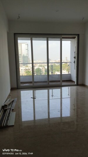 Room in 2 BHK Apartment at Lalit Estate – for Rent