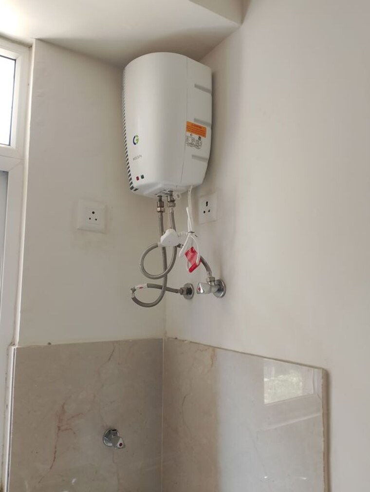 Bathroom, smart-world-gems 2.5 Bedroom 1210 Sq.Ft. Builder Floor In Sector 89 Gurgaon 10445549