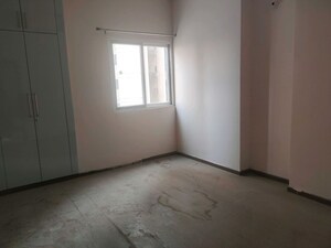 Room in 3 BHK Apartment at Amrapali High Life 2, Sector 1 Greater Noida – for Rent