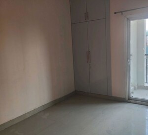 Room in 3 BHK Apartment at Amrapali High Life 2, Sector 1 Greater Noida – for Rent