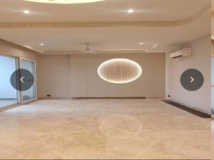 Room in 4 BHK Builder Floor at South City 2 – for Sale