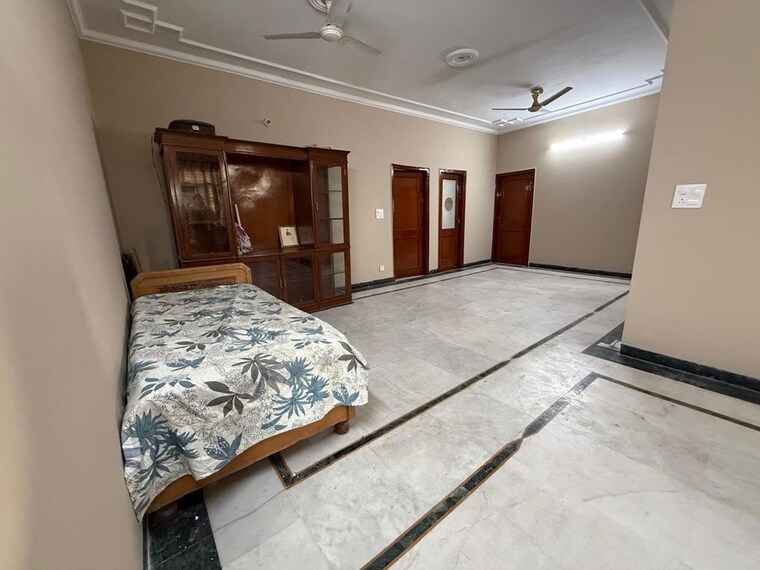 Bedroom, sector 15 3 Bedroom 500 Sq.Yd. Independent House In Sector 15 Chandigarh 10445616