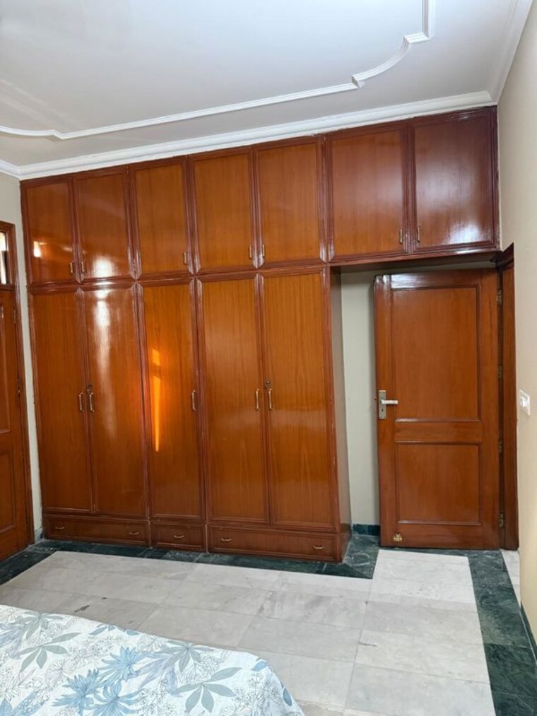 undefined, sector 15 3 Bedroom 500 Sq.Yd. Independent House In Sector 15 Chandigarh 10445616