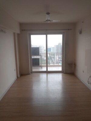Room in 3 BHK Apartment at DLF The Skycourt, Sector 86 – for Rent