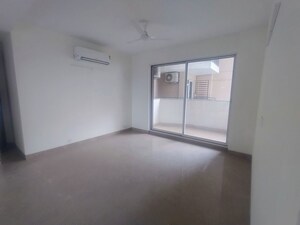 Room in 4 BHK Apartment at Bestech Park View Altura, Sector 79 – for Rent