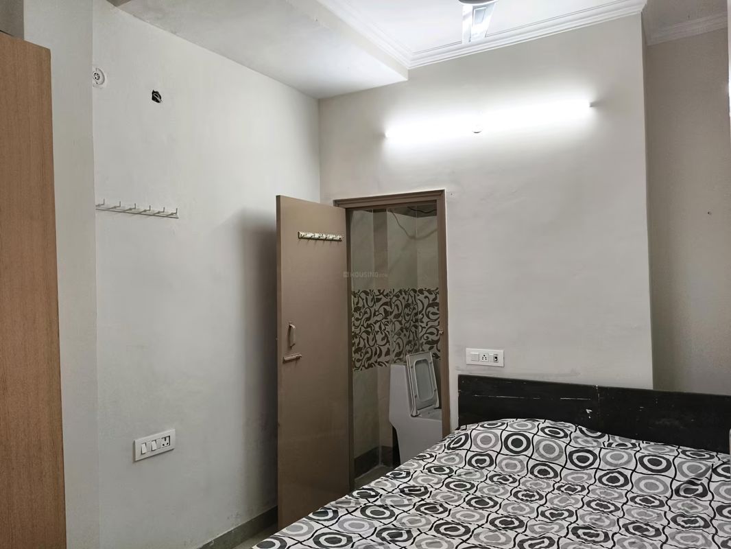 2 BHK 800 Sq.Ft. Apartment in Pyramid Square 67A