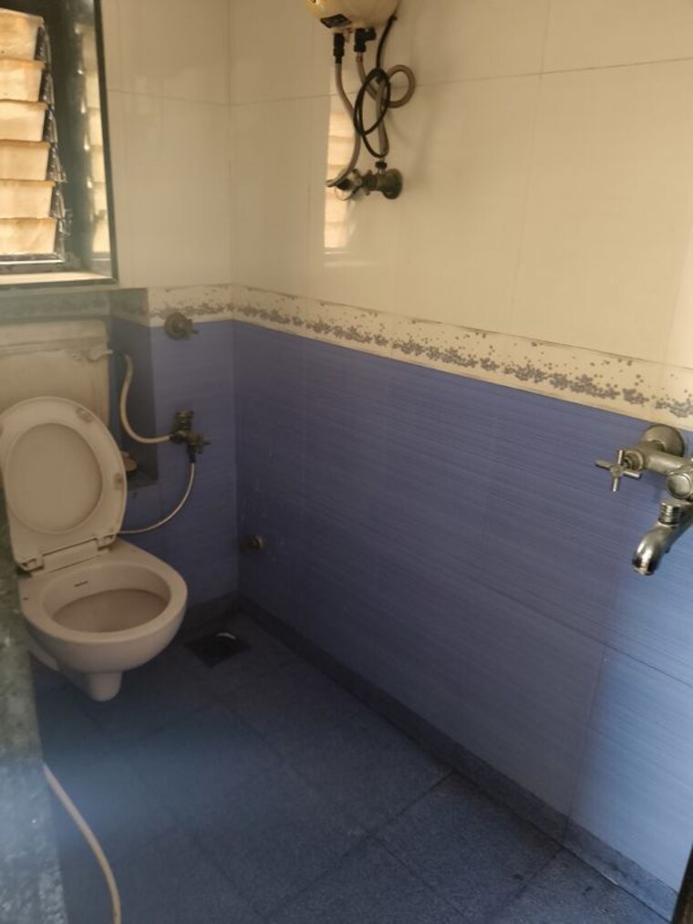 Bathroom, rajendra-apartments-malad 2 Bedroom 700 Sq.Ft. Apartment In Malad West Mumbai 10445670