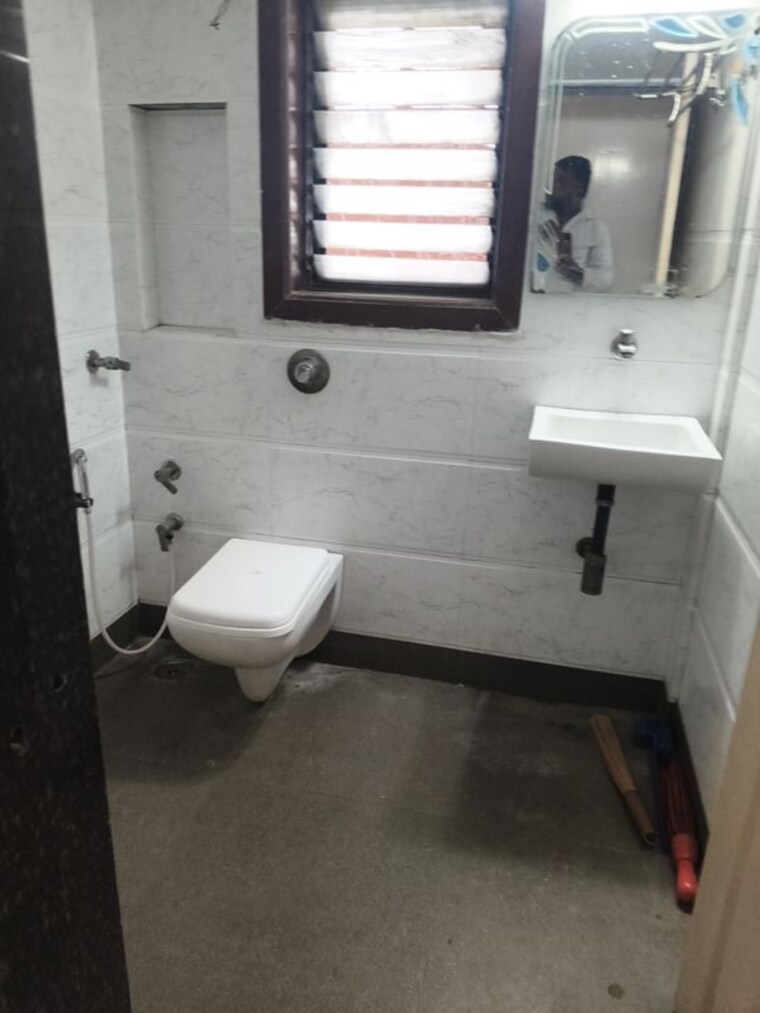 Bathroom, navyug-chs-malad 2 Bedroom 700 Sq.Ft. Apartment In Malad West Mumbai 10445676