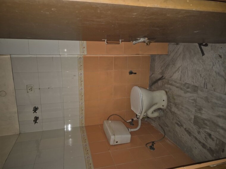 Bathroom, mayur vihar 1.5 Bedroom 450 Sq.Ft. Builder Floor In Mayur Vihar Delhi 10445682