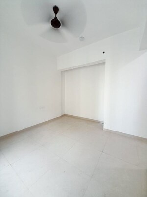 Room in 2 BHK Apartment at Kalpataru Immensa, Kolshet Road – for Sale