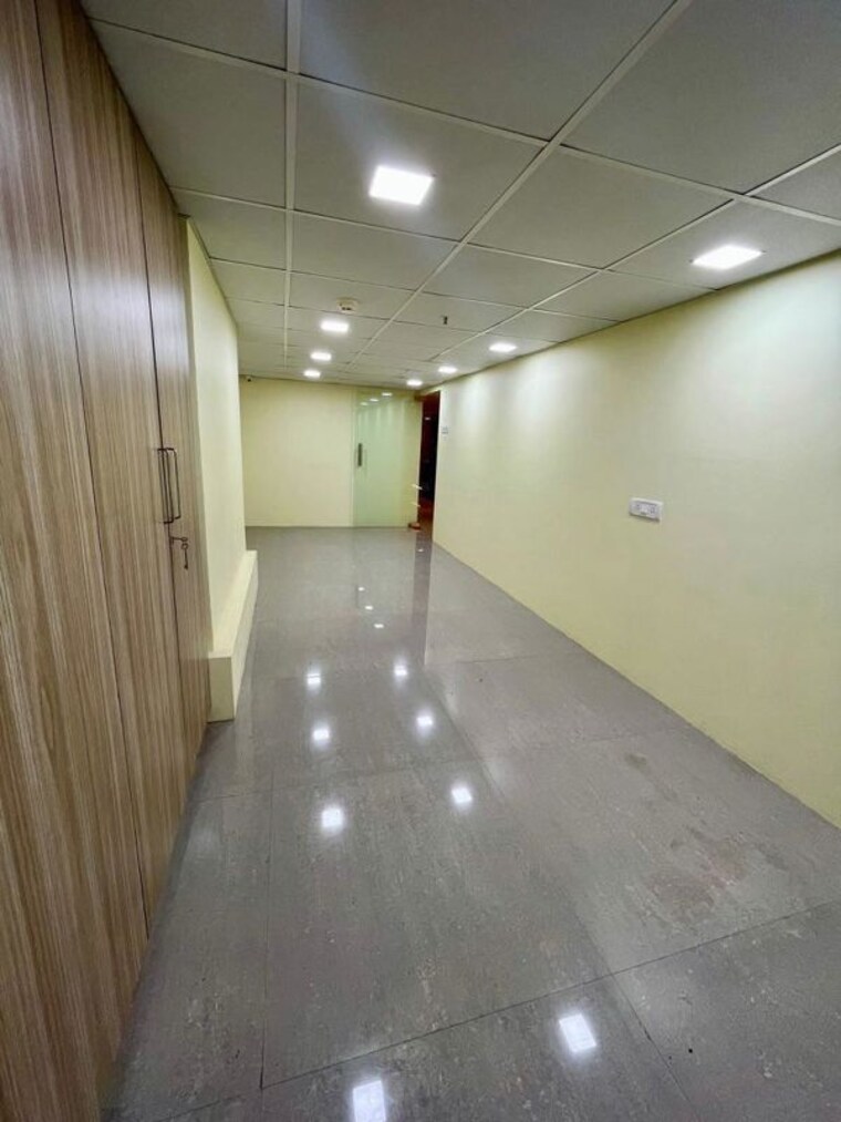 Room, marathon-icon Commercial Office Space 1560 Sq.Ft. In Lower Parel Mumbai 10445709