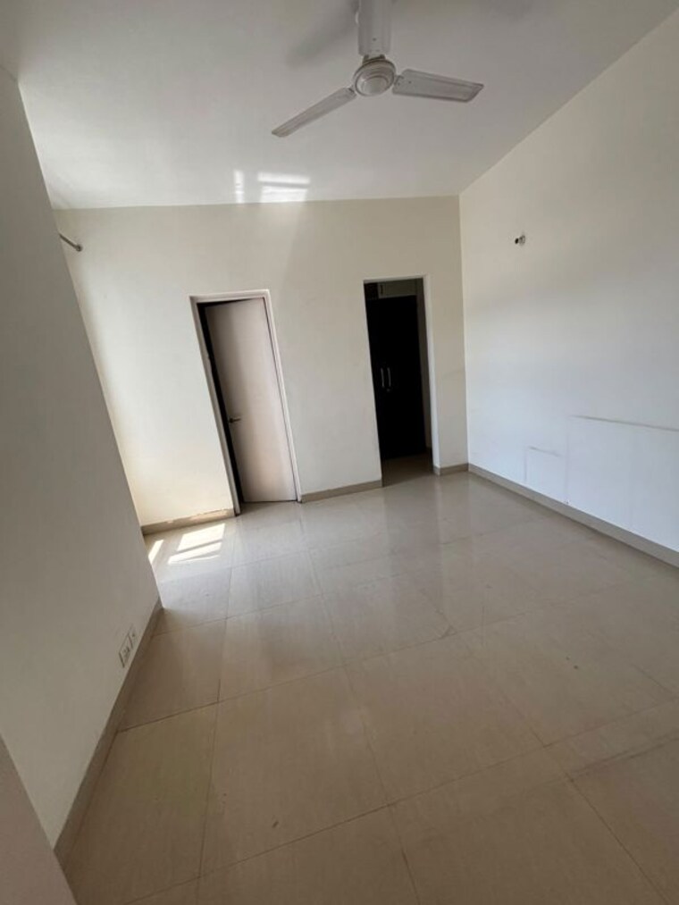 Room, emaar-emerald-estate 2.5 Bedroom 950 Sq.Ft. Apartment In Sector 65 Gurgaon 10445711