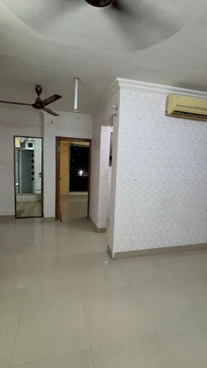 Room in 2 BHK Apartment at Fairmont Palazo, Santacruz East – for Rent