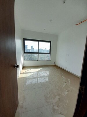 Room in 2 BHK Apartment at Kalpataru Immensa, Kolshet Road – for Sale