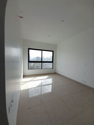 Room in 2 BHK Apartment at Kalpataru Immensa, Kolshet Road – for Sale