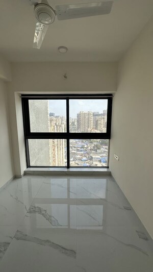 Room in 2 BHK Apartment at Level The Residences, Andheri West – for Rent