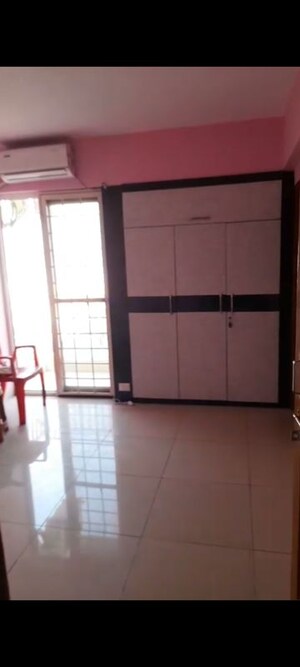Room in 3 BHK Apartment at Wave City, Wave City – for Sale