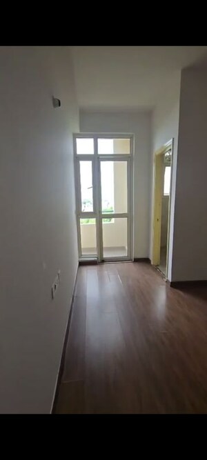 Room in 2 BHK Apartment at Wave Executive Floors, Wave City – for Rent