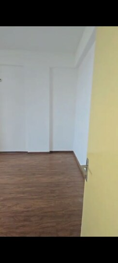 2 BHK Apartment For Rent in Wave Executive Floors