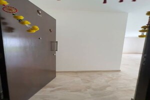 Room in 3 BHK Apartment at Hiranandani Estate Rodas Enclave, Ghodbunder Road – for Rent