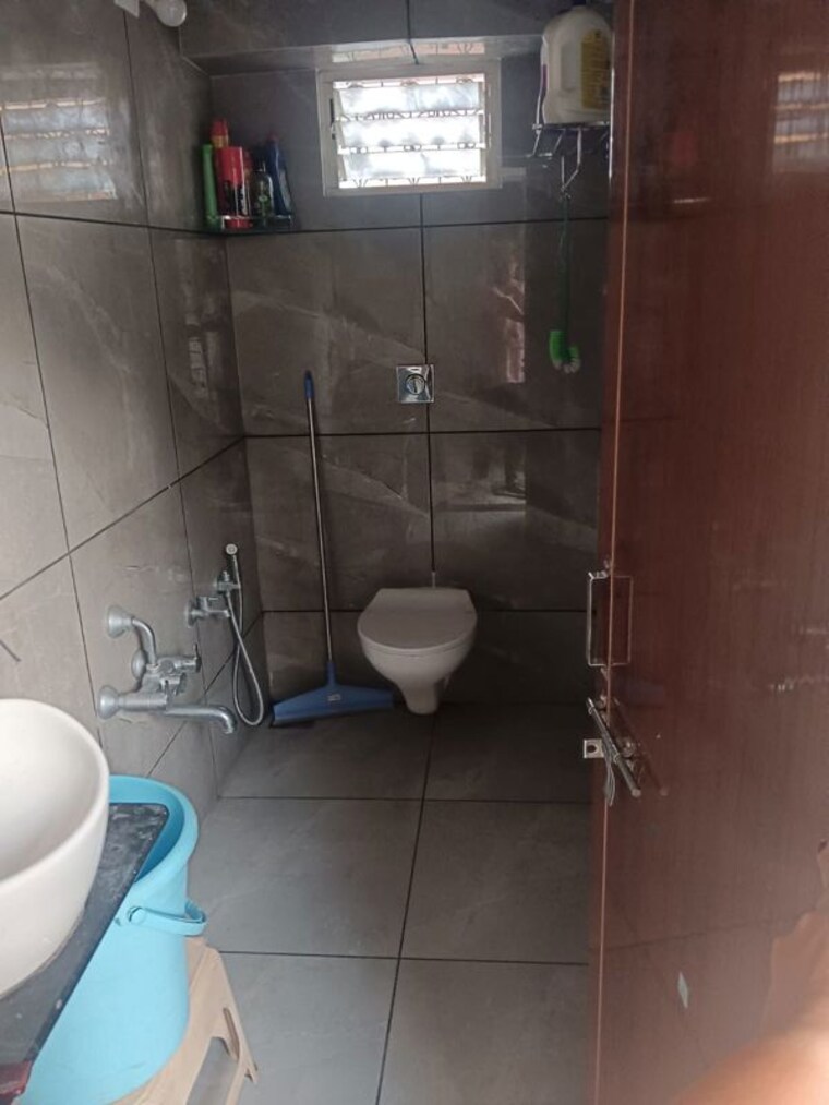 Bathroom, paldi 1 Bedroom 350 Sq.Ft. Apartment In Paldi Ahmedabad 10445822