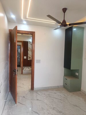 Room in 2 BHK Apartment at Mansa Ram Park – for Rent