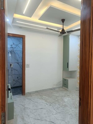Room in 2 BHK Apartment at Mansa Ram Park – for Rent