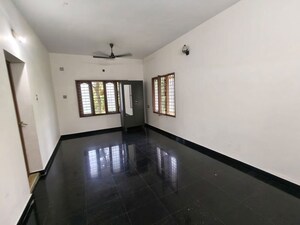 Room in  Office Space at Maradu – for Rent