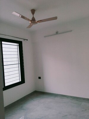 Room in 2 BHK Apartment at Unique Youtopia, Kharadi – for Rent