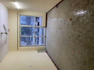 Room in 3 BHK Apartment at Bptp Park Floors I, Sector 77 – for Rent