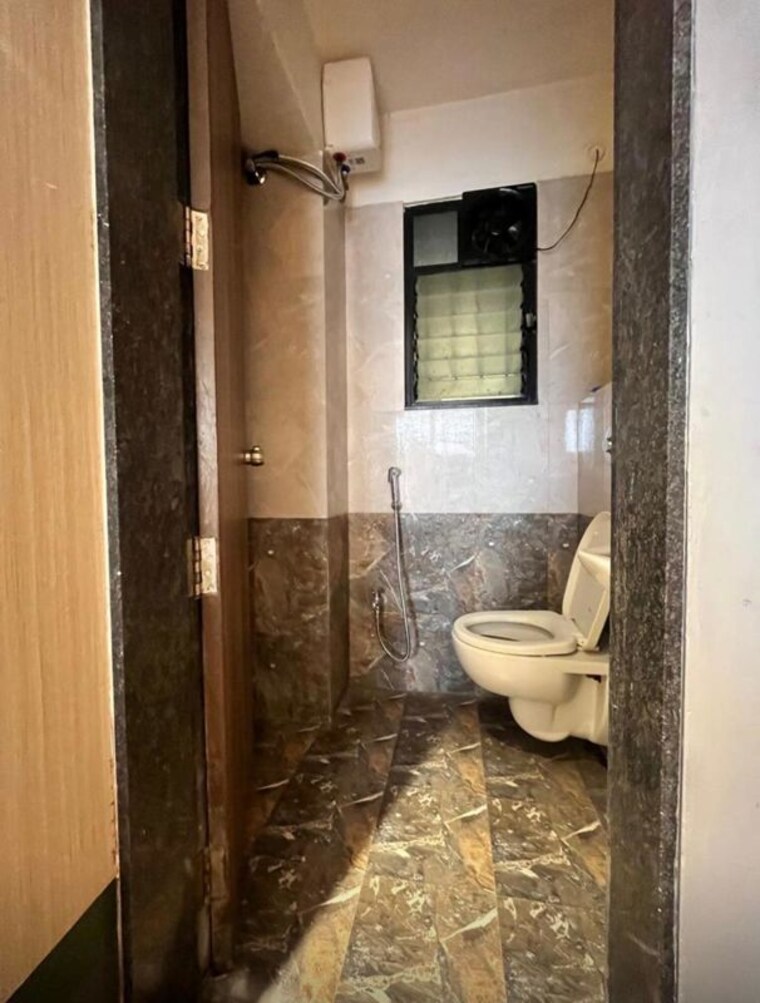 Bathroom, kumar-peninsula 3 Bedroom 1600 Sq.Ft. Apartment In Baner Pune 10446055