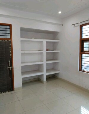 Room in 2 BHK Builder Floor at Xu 1 Greater Noida – for Rent